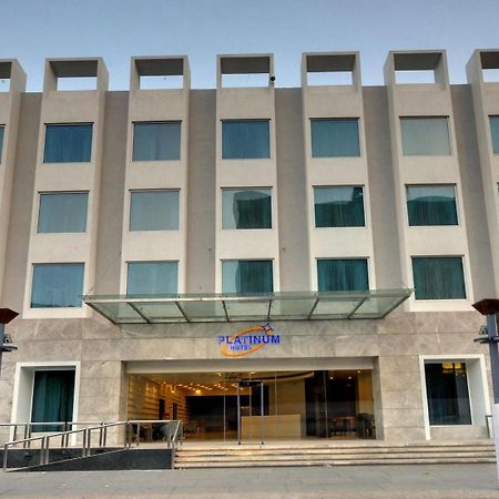 Hotel Platinum Rajkot Eksteriør bilde