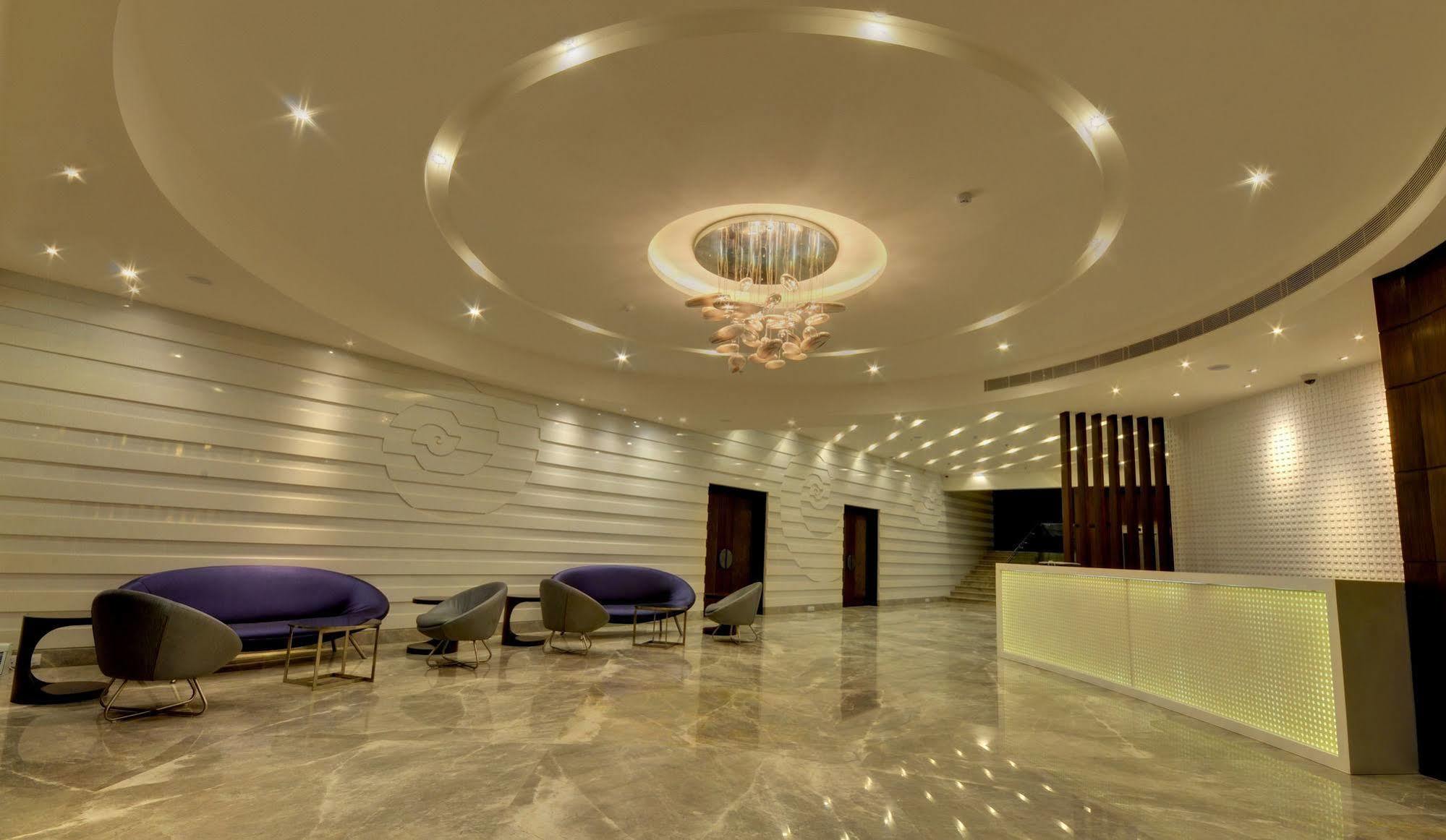 Hotel Platinum Rajkot Eksteriør bilde