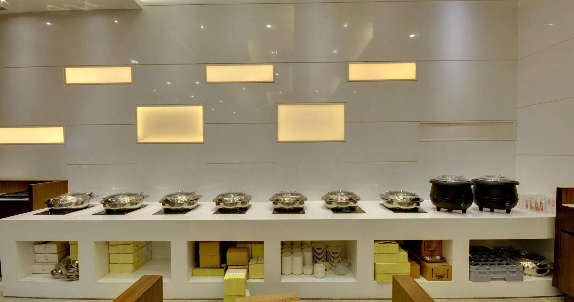 Hotel Platinum Rajkot Eksteriør bilde