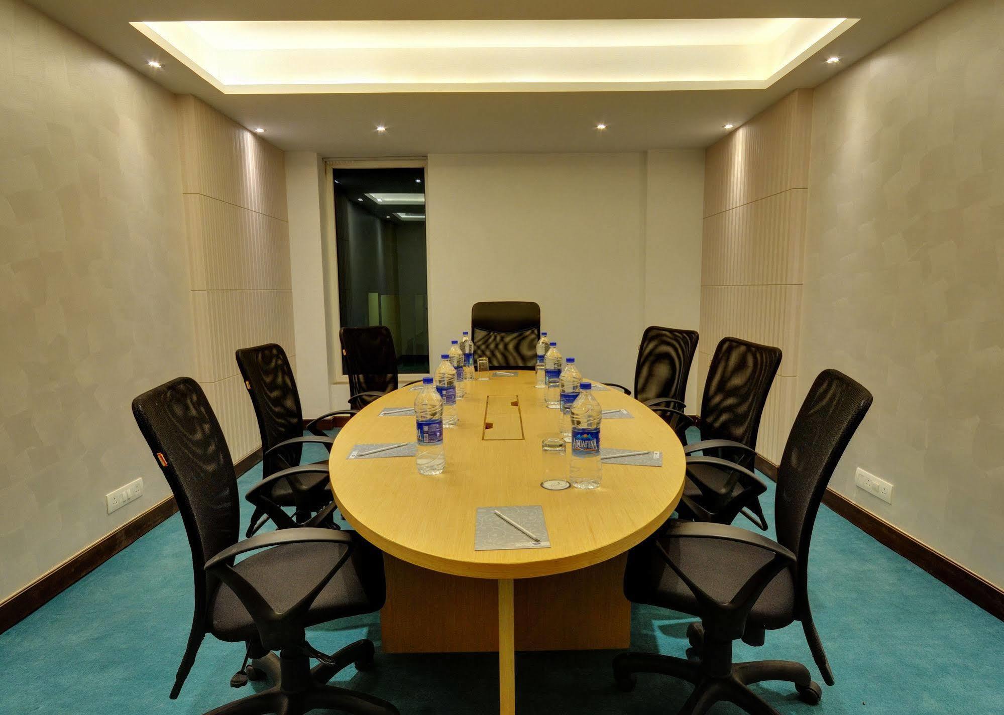 Hotel Platinum Rajkot Eksteriør bilde