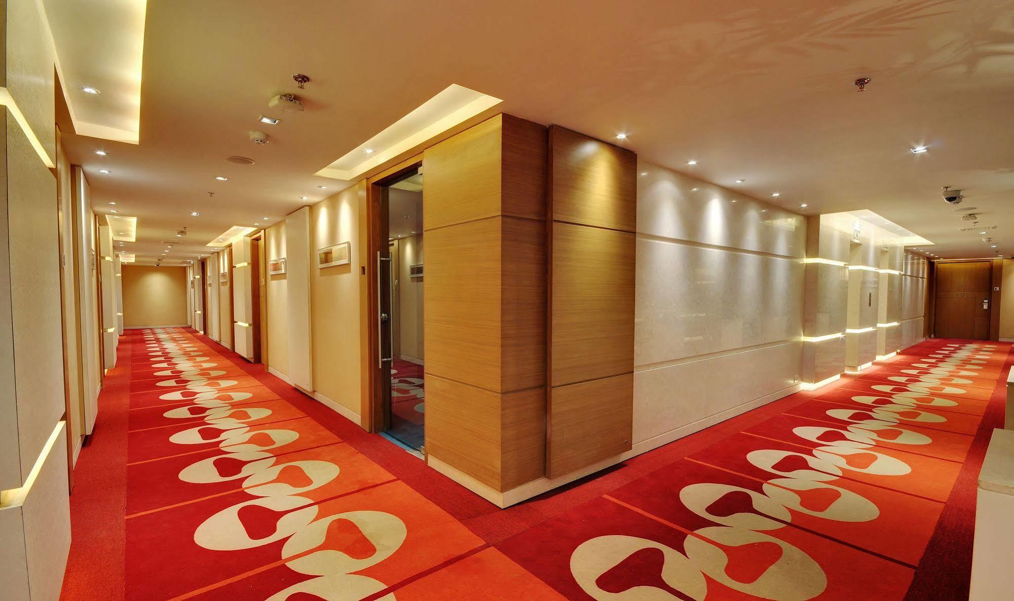 Hotel Platinum Rajkot Eksteriør bilde