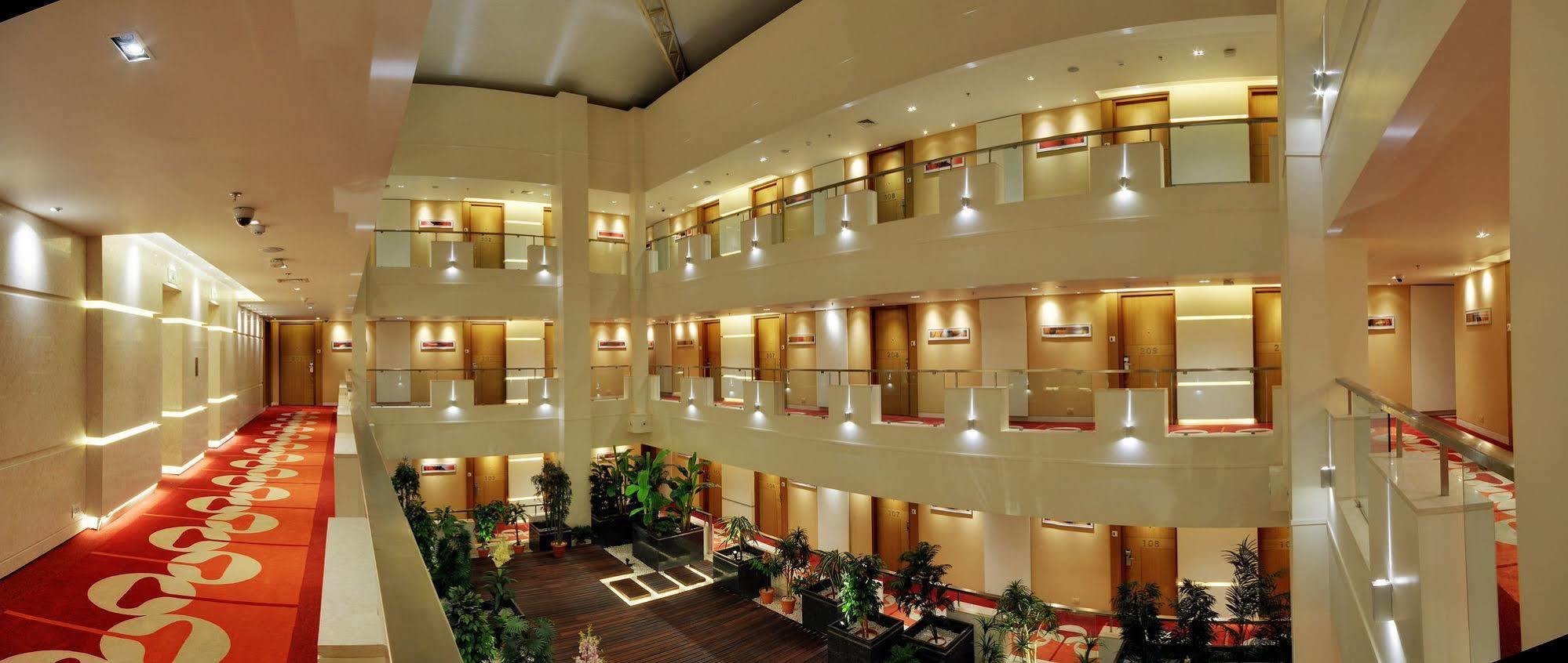 Hotel Platinum Rajkot Eksteriør bilde