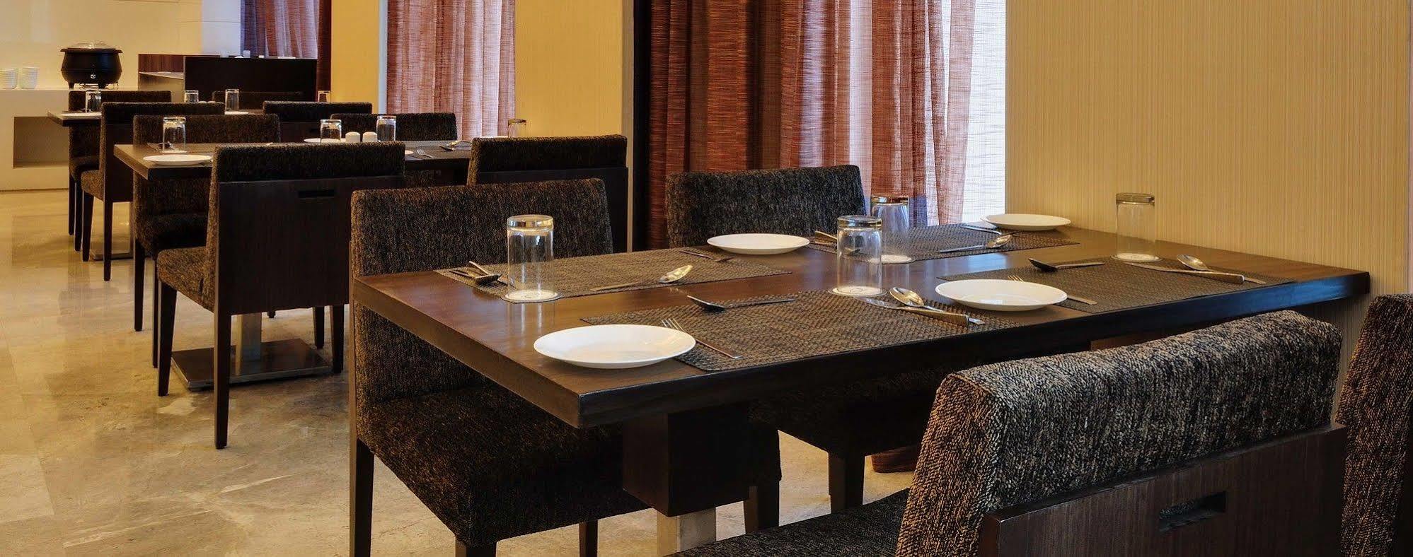 Hotel Platinum Rajkot Eksteriør bilde