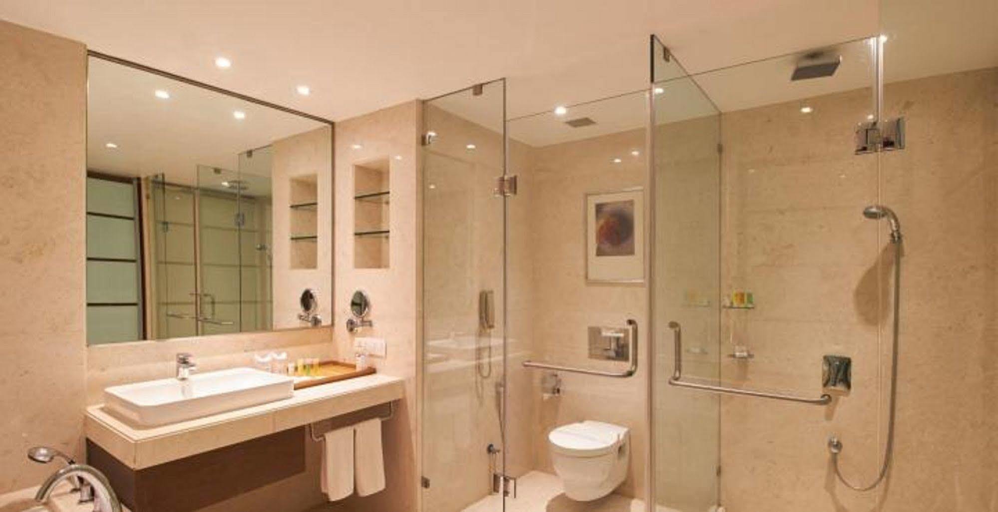 Hotel Platinum Rajkot Eksteriør bilde
