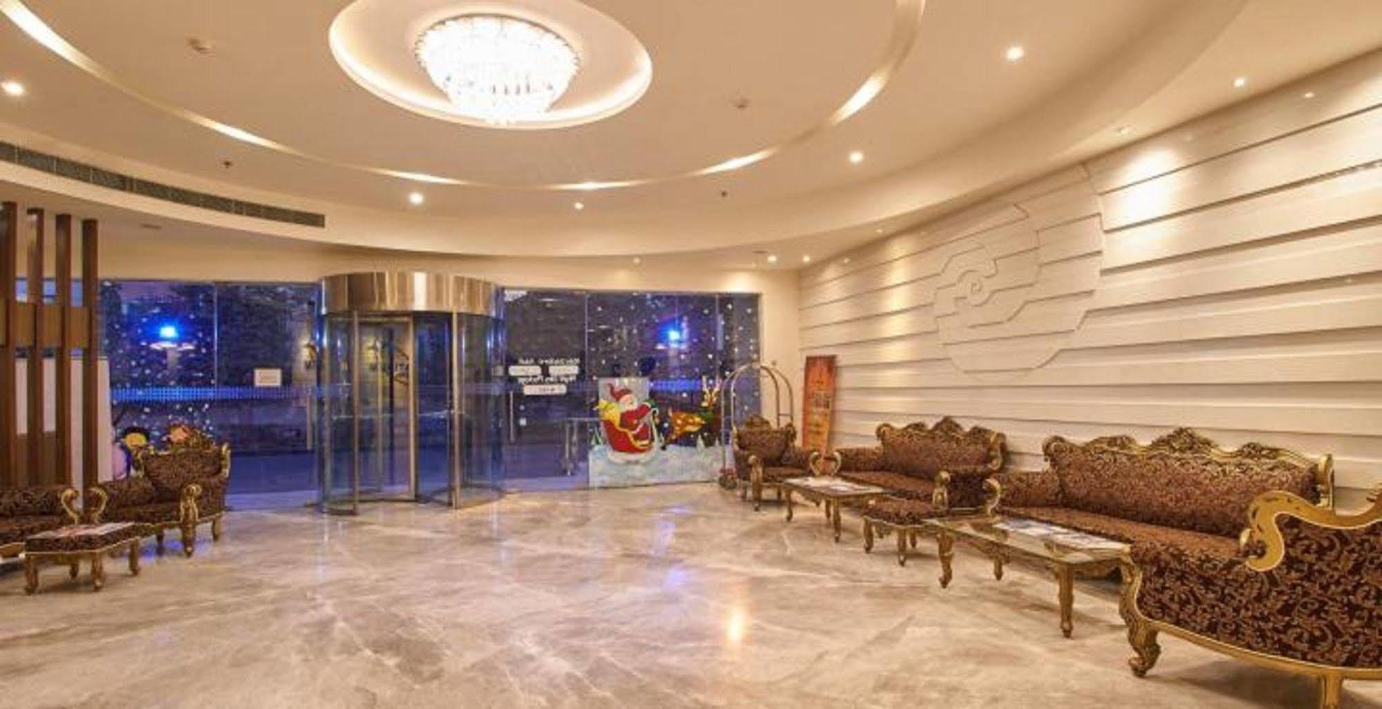 Hotel Platinum Rajkot Eksteriør bilde