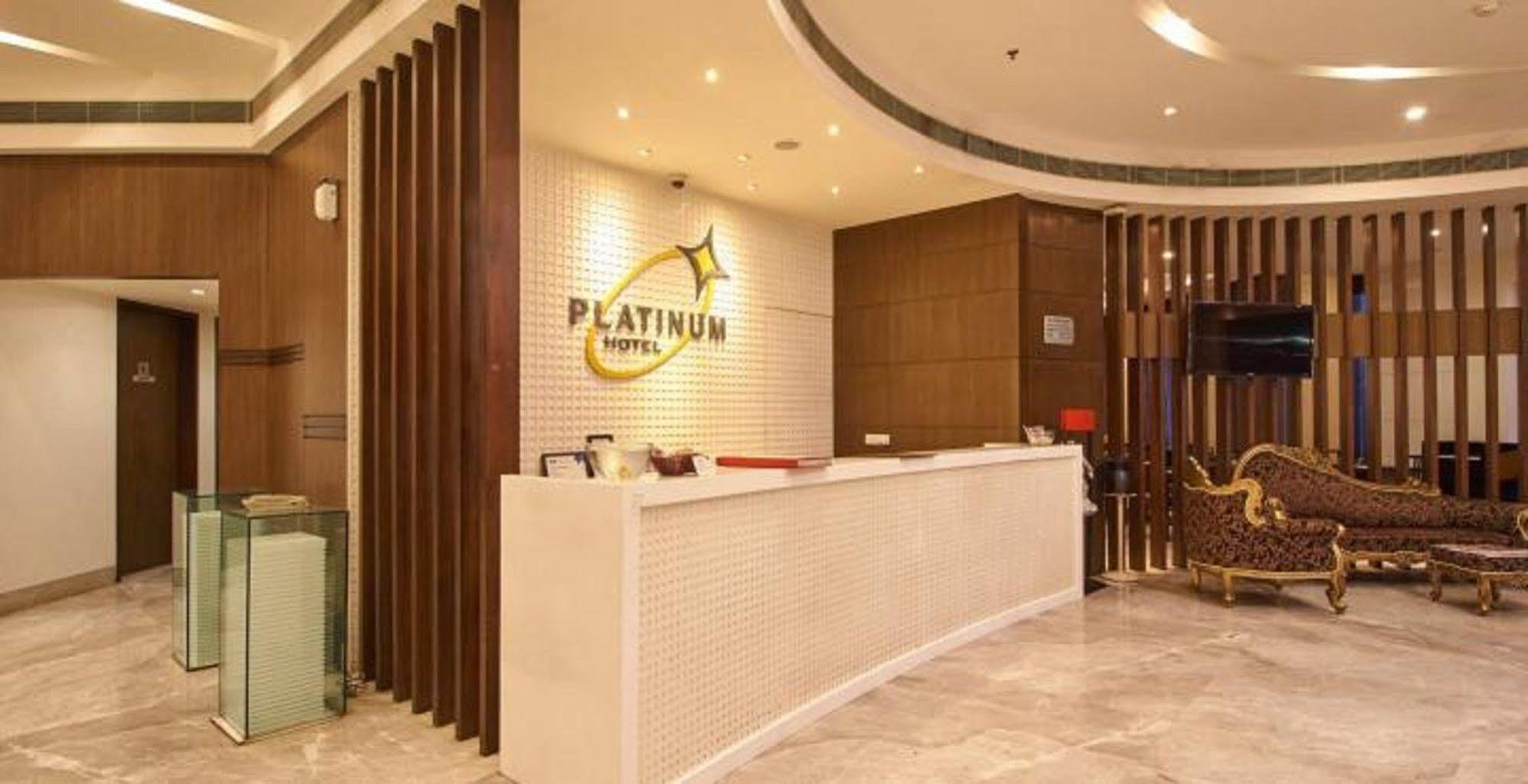 Hotel Platinum Rajkot Eksteriør bilde
