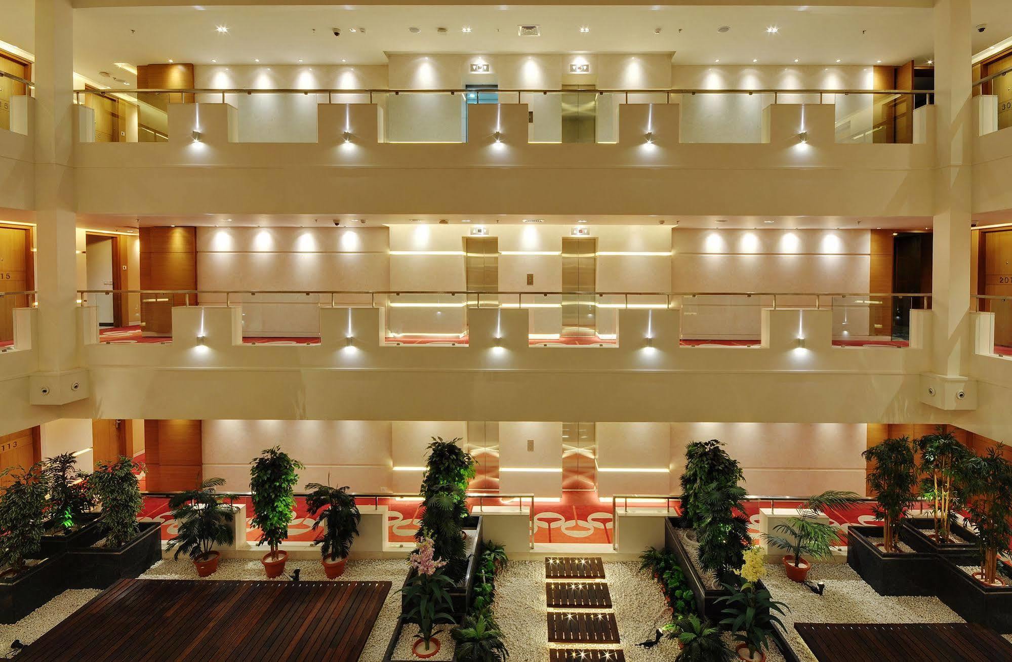 Hotel Platinum Rajkot Eksteriør bilde