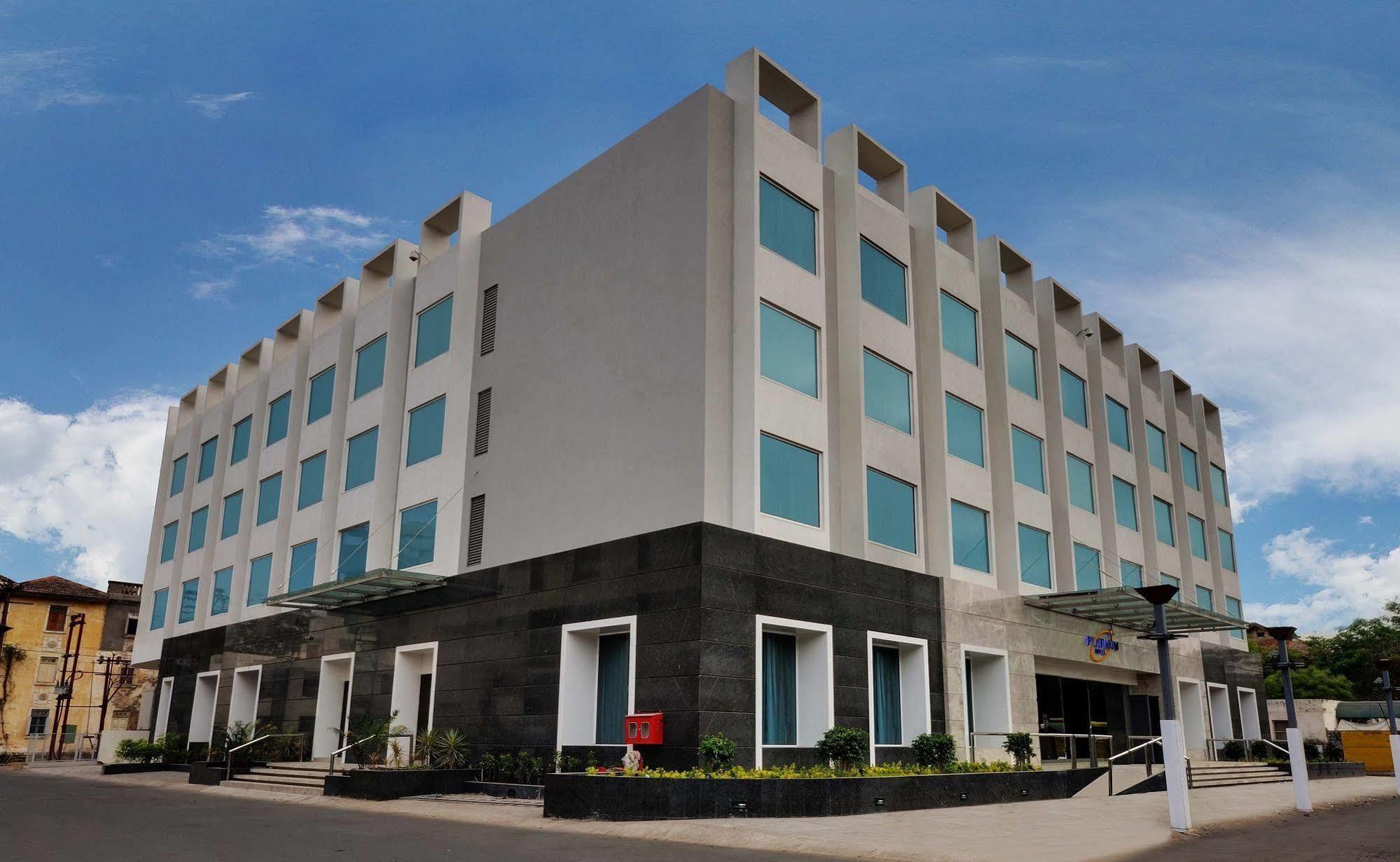 Hotel Platinum Rajkot Eksteriør bilde