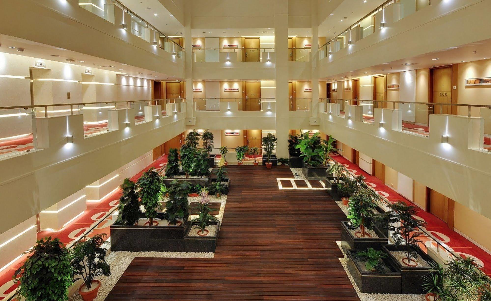 Hotel Platinum Rajkot Eksteriør bilde