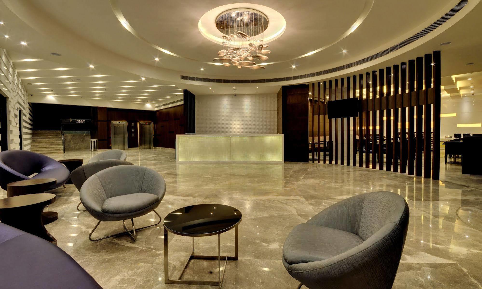 Hotel Platinum Rajkot Eksteriør bilde