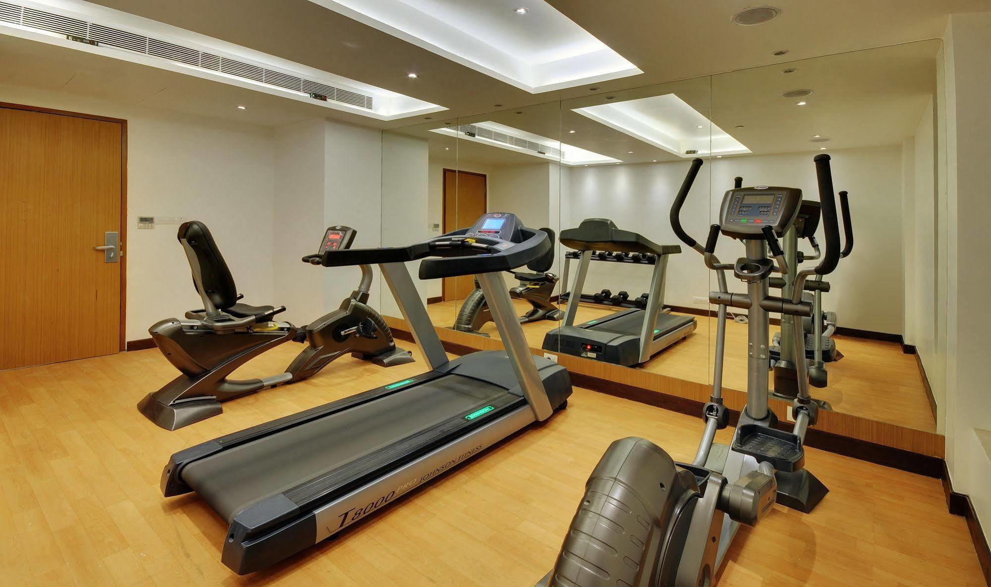 Hotel Platinum Rajkot Eksteriør bilde