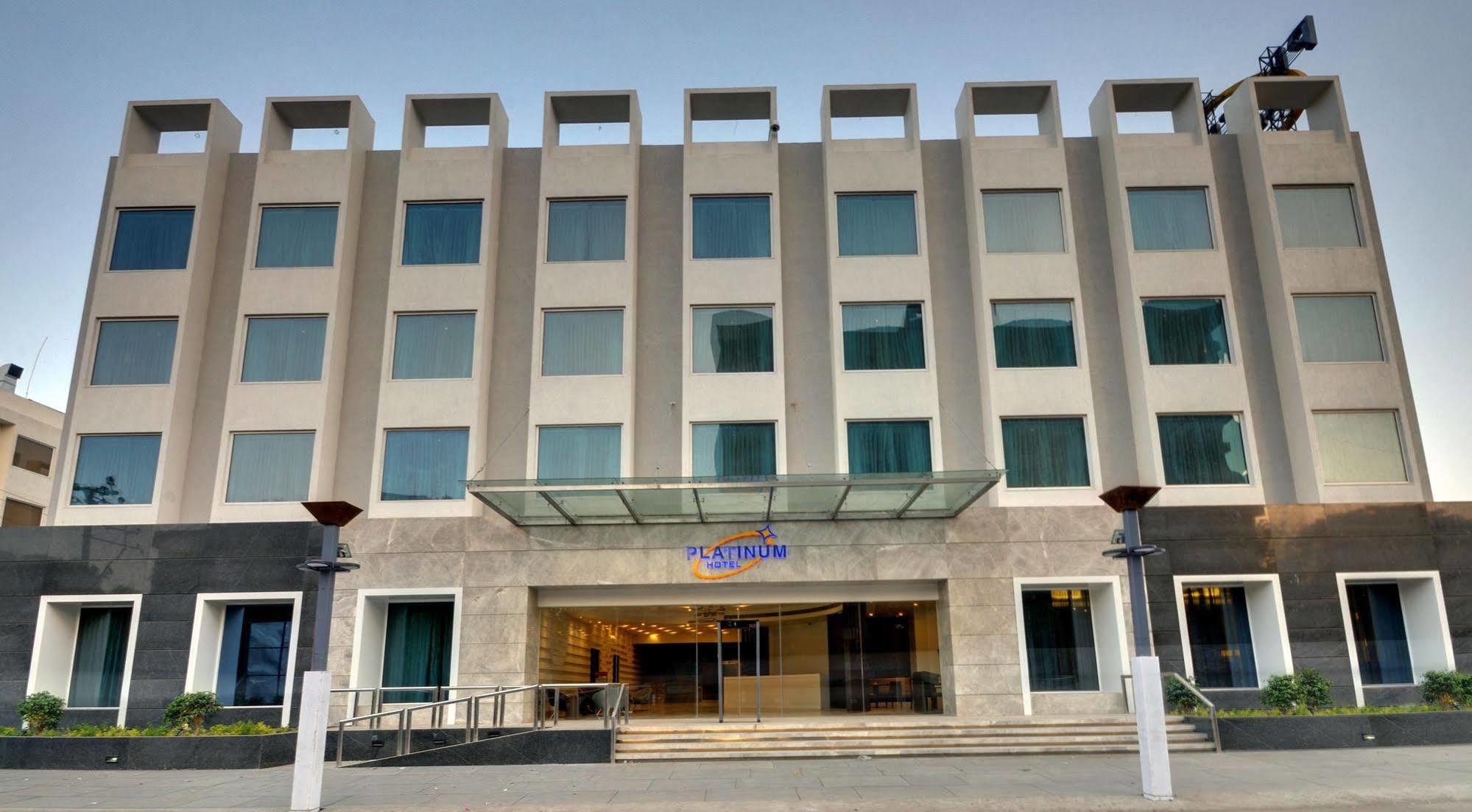 Hotel Platinum Rajkot Eksteriør bilde