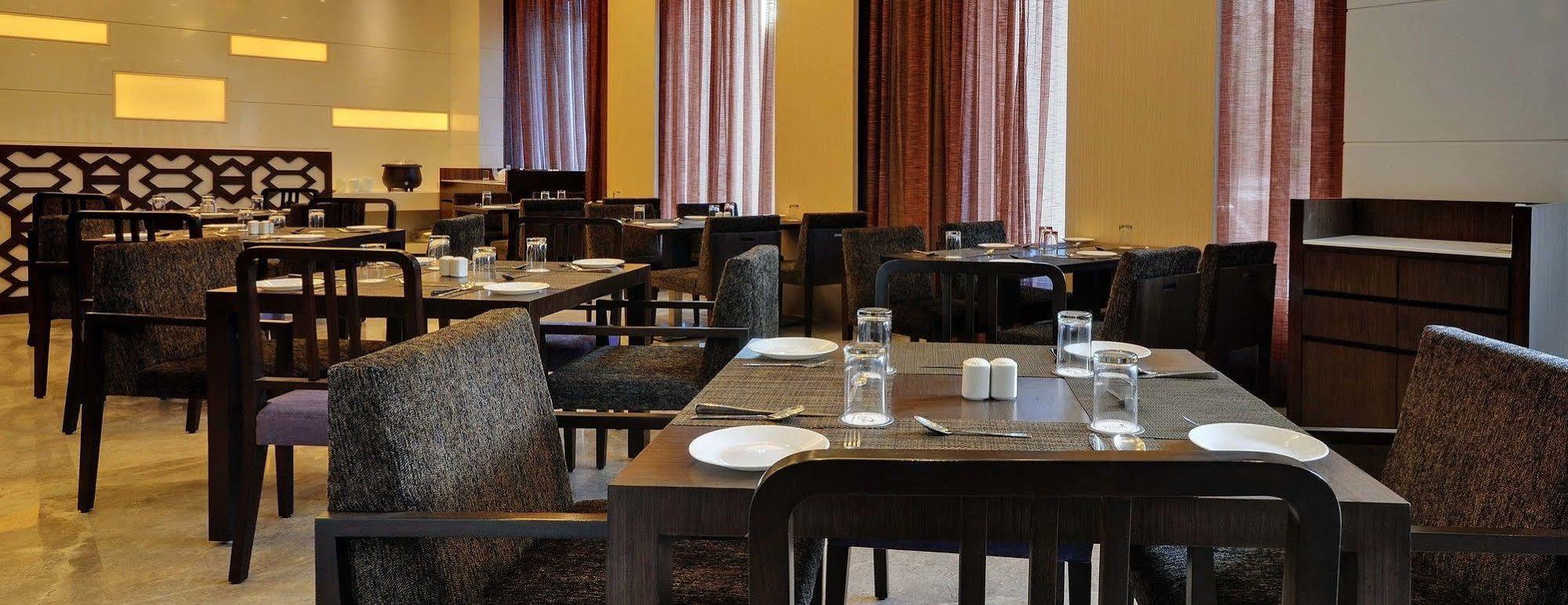 Hotel Platinum Rajkot Eksteriør bilde