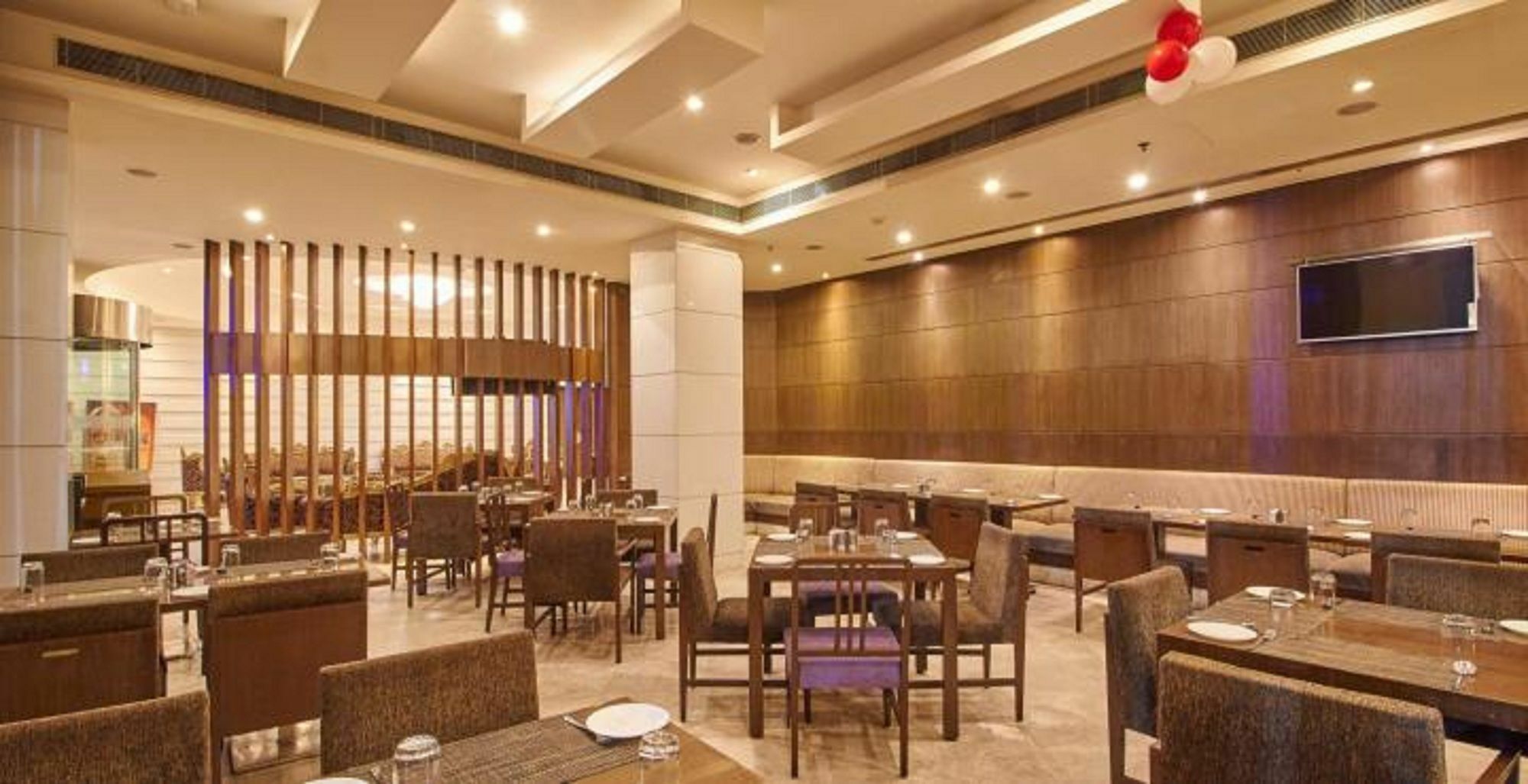 Hotel Platinum Rajkot Eksteriør bilde