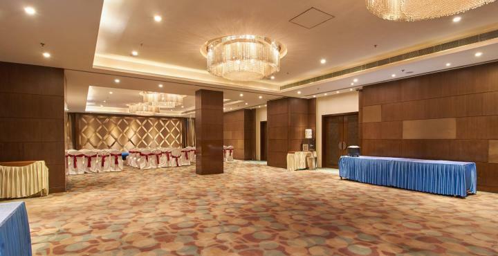 Hotel Platinum Rajkot Eksteriør bilde