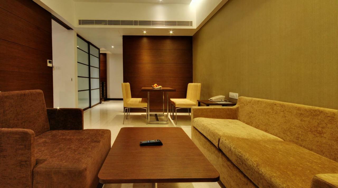 Hotel Platinum Rajkot Eksteriør bilde