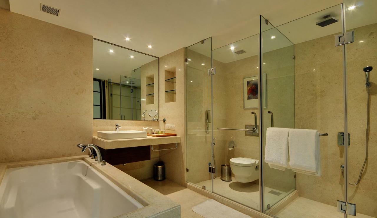Hotel Platinum Rajkot Eksteriør bilde